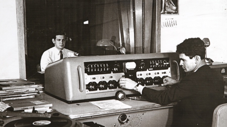 Historia y sonidos de la radio en Colombia en Efemérides BibloRed