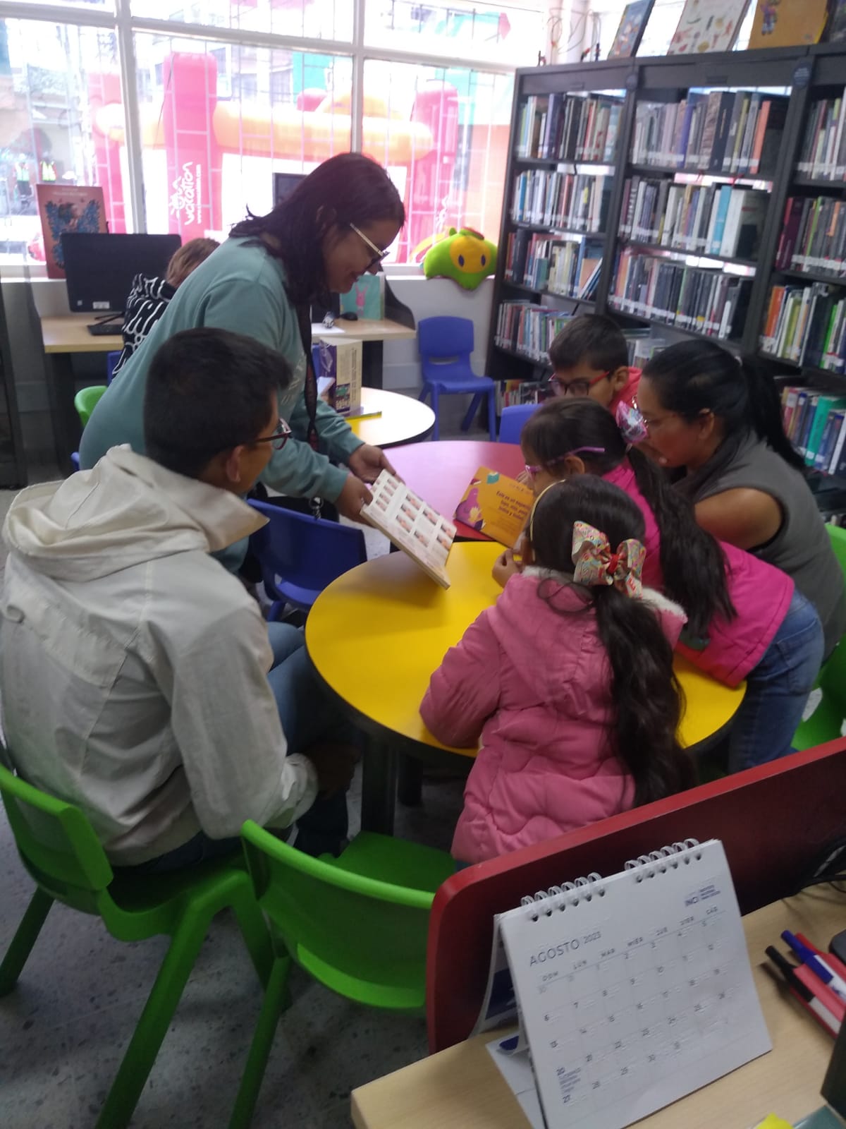 Niños en bibliotecas