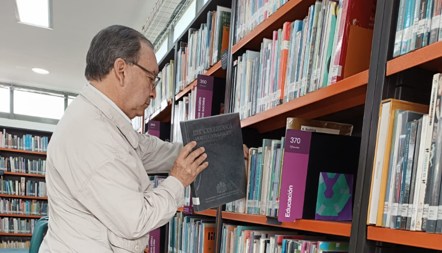 Raúl Piamonte Peña, usuario del mes en la Biblioteca Pública Usaquén - Servitá