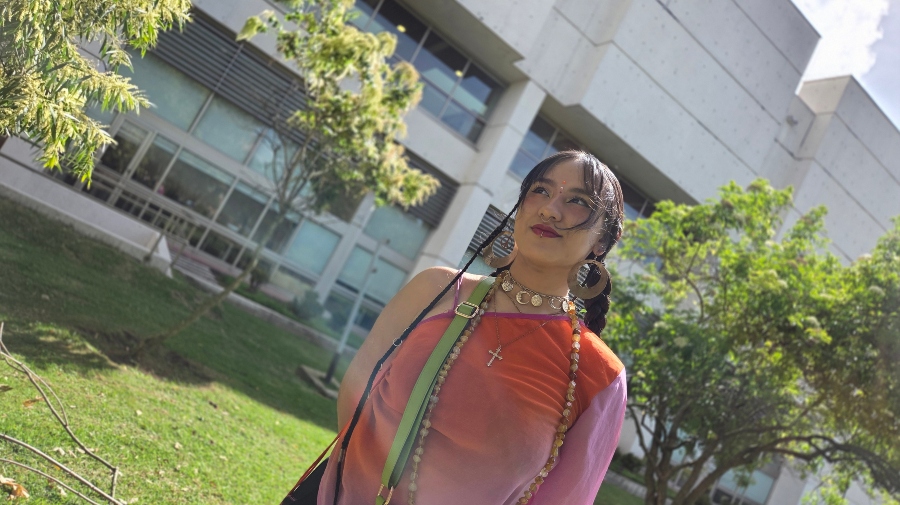 Luisa Pacheco, usuaria destacada de la Biblioteca Julio Mario Santo Domingo / Foto: Camila Garzón - BibloRed