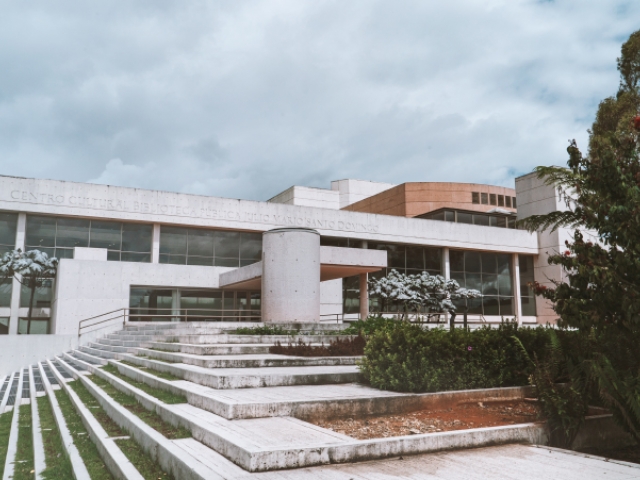 Biblioteca Pública Julio Mario Santo Domingo